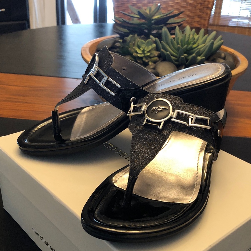 Marc Fisher 's Amina2, Black Multi Textured Sandals, Like New. 7.5. - Picture 3 of 12